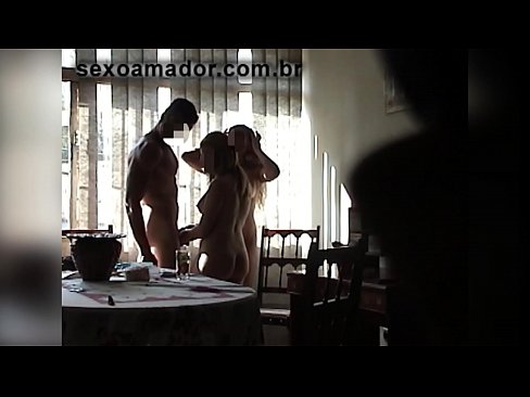 ❤️ Seksualni prijatelji pozivaju divovskog muškarca i trojku s njim ❤️ Seks video na hr.ladyxxxporno.ru ❤