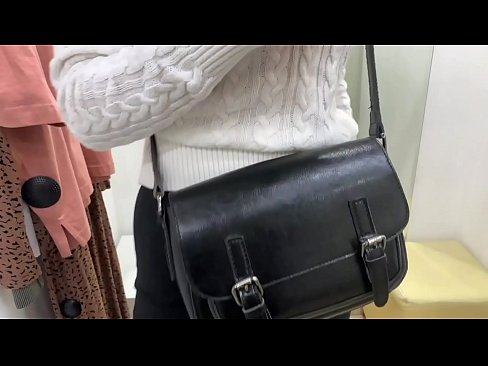 ❤️ Javna masturbacija mlade kujice FeralBerry s dildom u sobi za mjerenje ❤️ Seks video na hr.ladyxxxporno.ru ❤